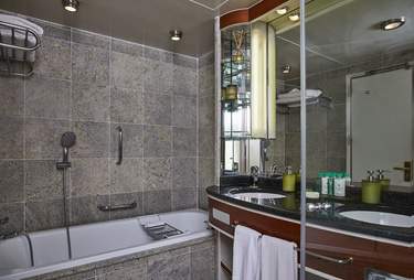 Silversea Cruises - Silver Whisper - Veranda Suite 1.jpg